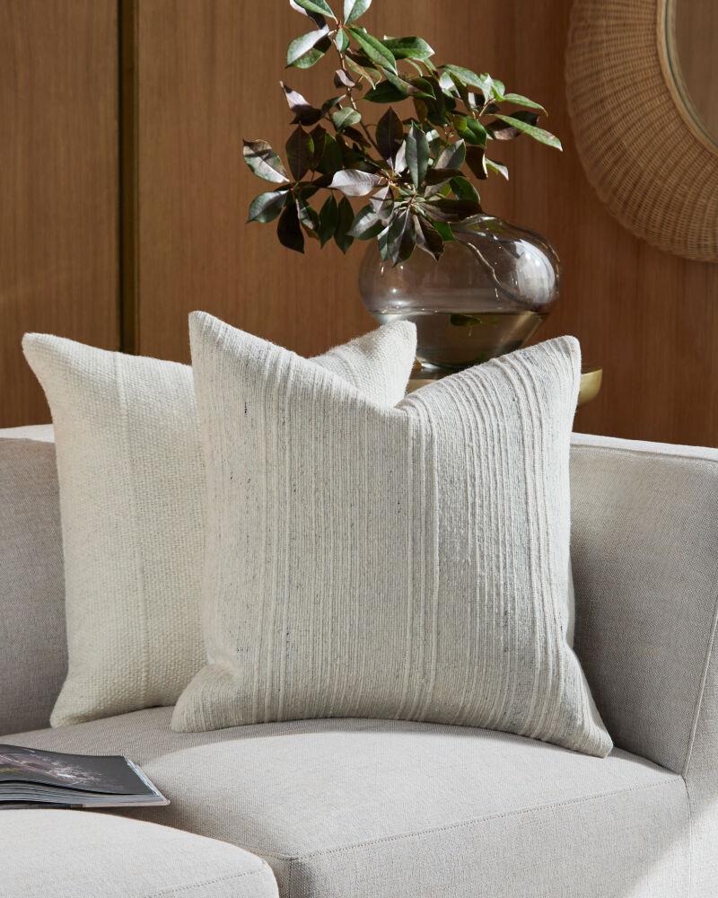 Livabliss Amoura GAAM-001 24"L x 24"W Pillow