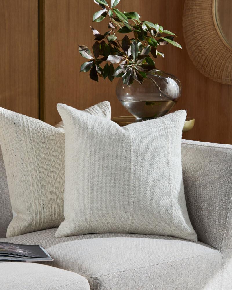 Livabliss Amoura GAAM-002 22"L x 22"W Pillow