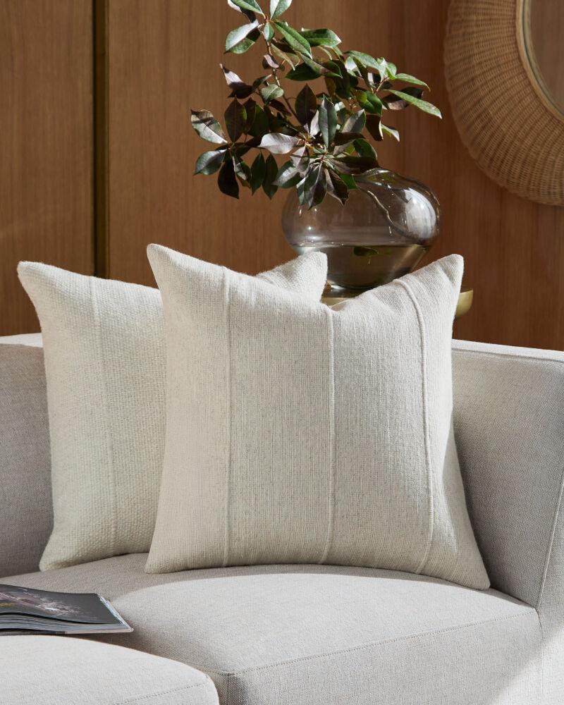 Livabliss Amoura GAAM-004 22"L x 22"W Pillow