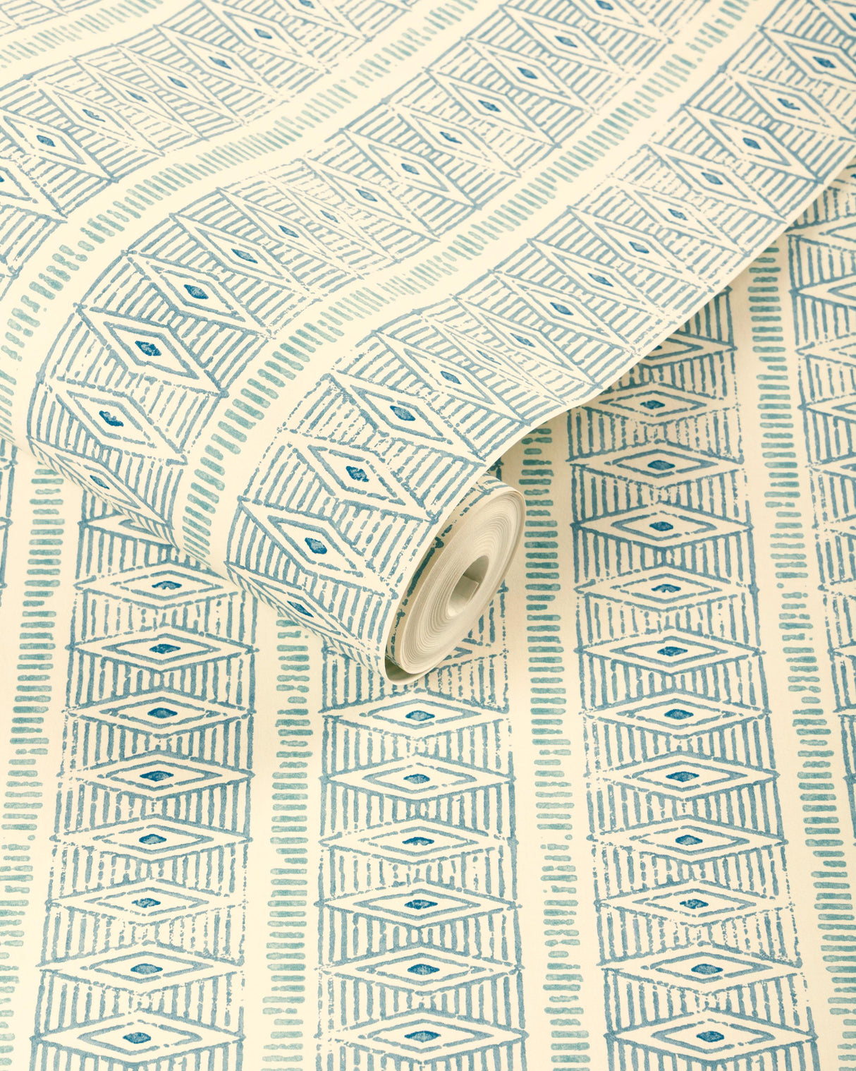 Lee Jofa HAWKINS WC OCEAN Wallpaper