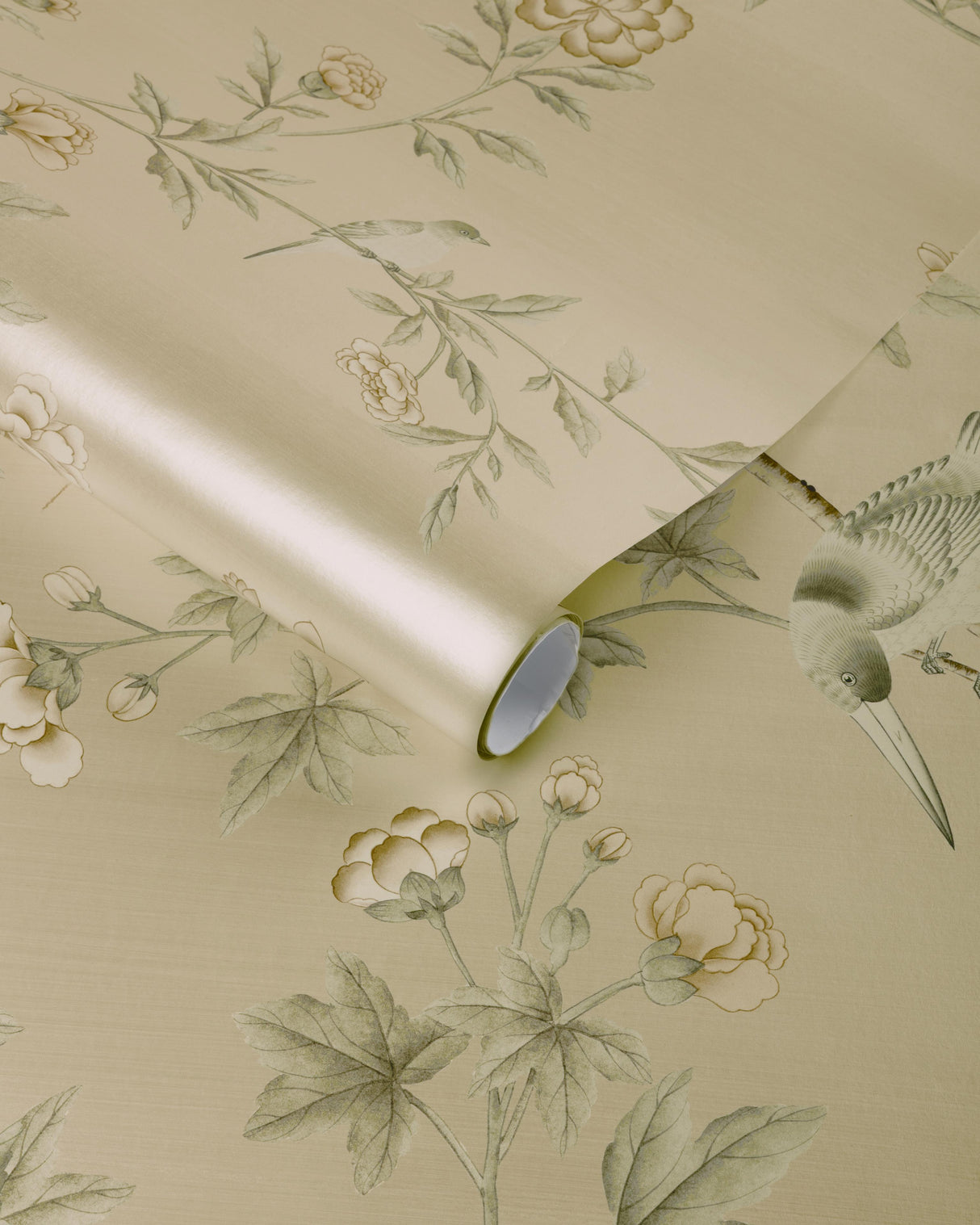 Lee Jofa BEAUJEU PEARLIZED WP ECRU Wallpaper
