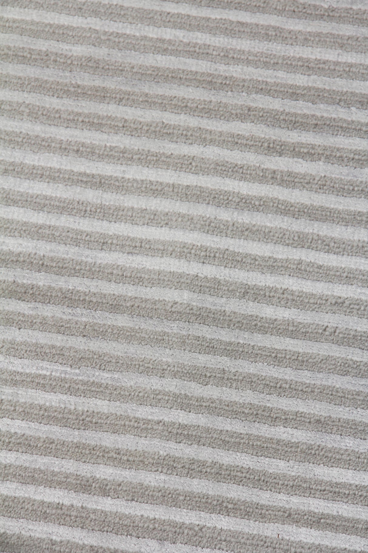 Exquisite Rugs Metro Velvet hand-knotted Wool/Viscose 3012 Light Gray 10' x 8' Area Rug