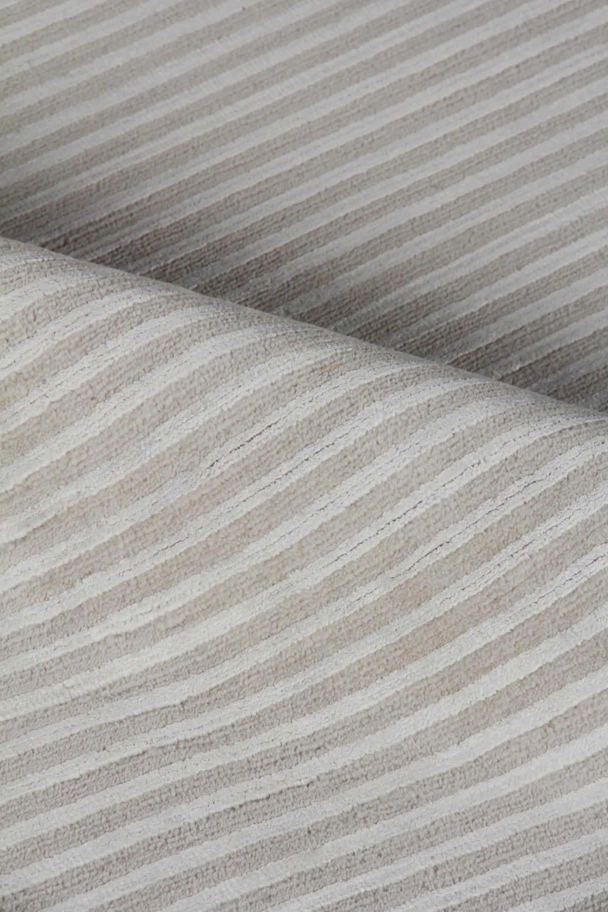 Exquisite Rugs Metro Velvet hand-knotted Wool/Viscose 3012 Light Gray 10' x 8' Area Rug