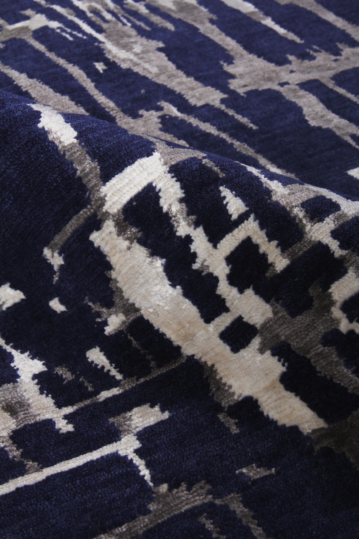Exquisite Rugs Vertigo hand-knotted Wool/Bamboo Silk 3133 Navy/Gray/Ivory 10' x 8' Area Rug