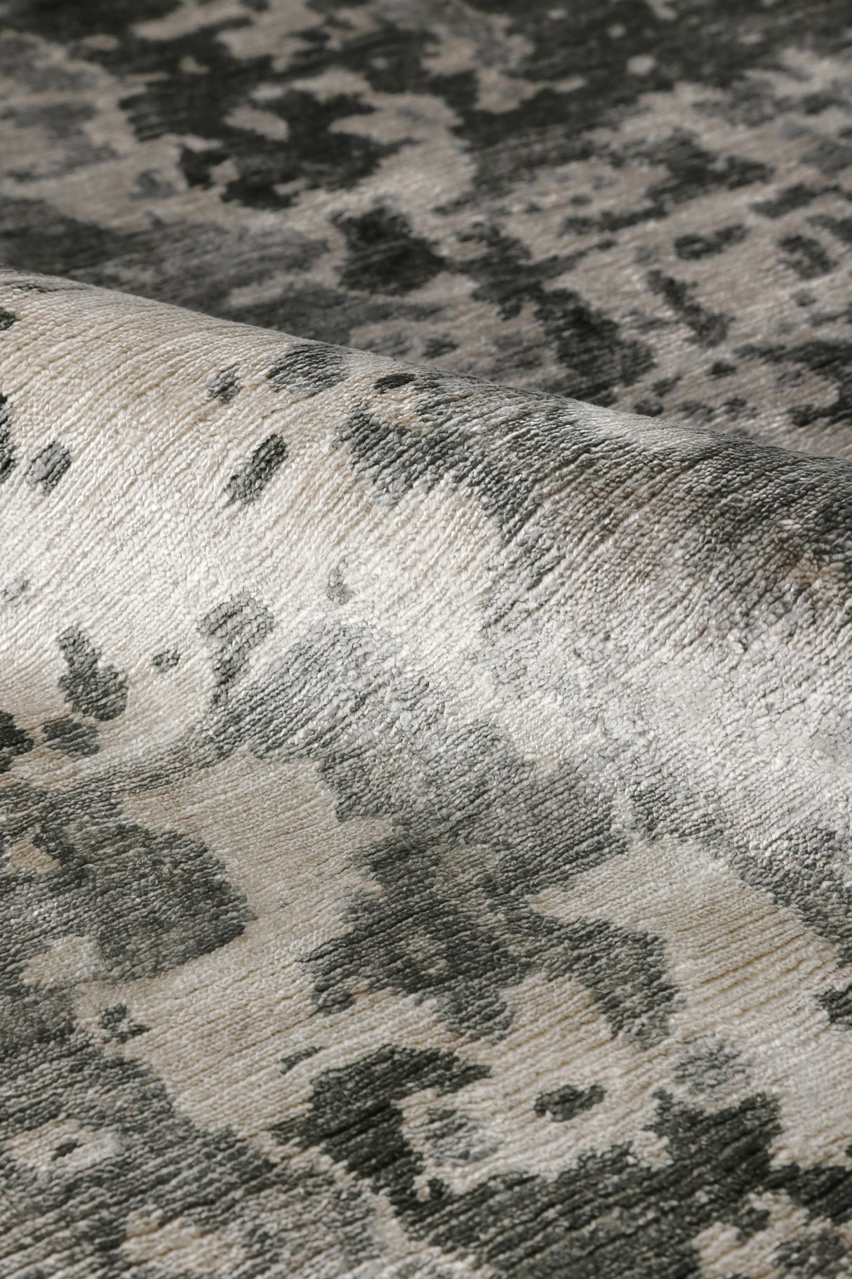 Exquisite Rugs Bamboo Silk hand-knotted Bamboo Silk 4526 Gray/Silver 14' x 3' Area Rug