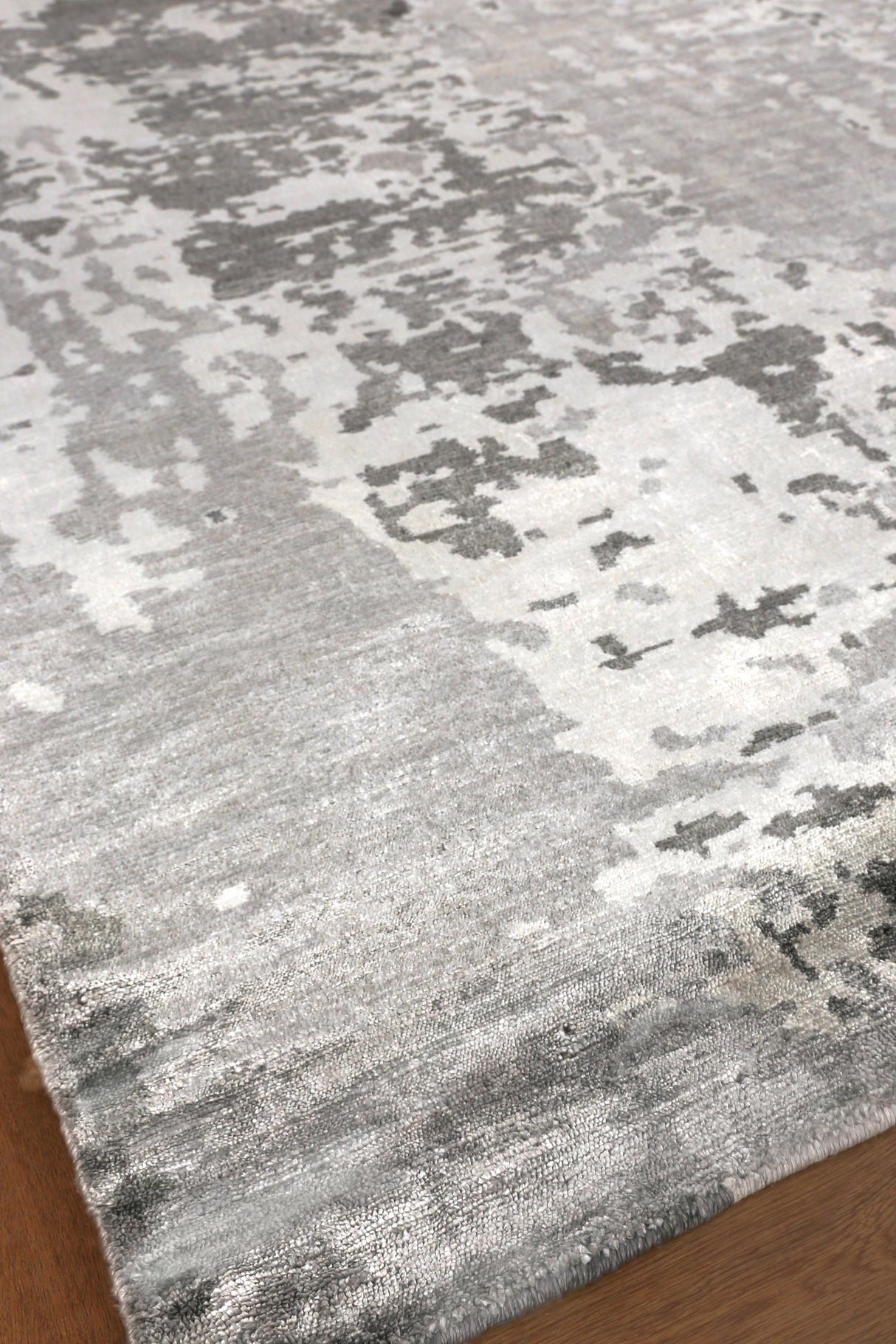 Exquisite Rugs Bamboo Silk hand-knotted Bamboo Silk 4526 Gray/Silver 14' x 3' Area Rug