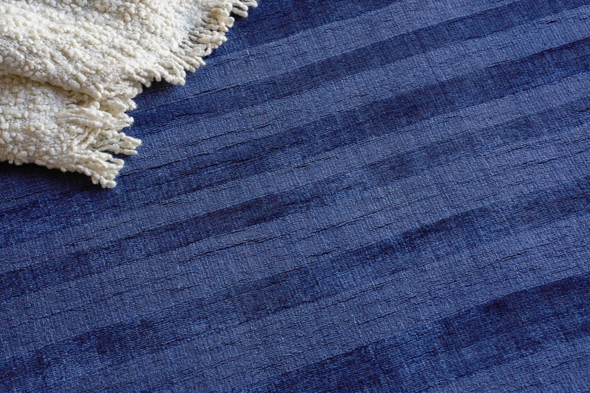 Exquisite Rugs The Blues handloomed Bamboo Silk 4978 Navy 10' x 8' Area Rug