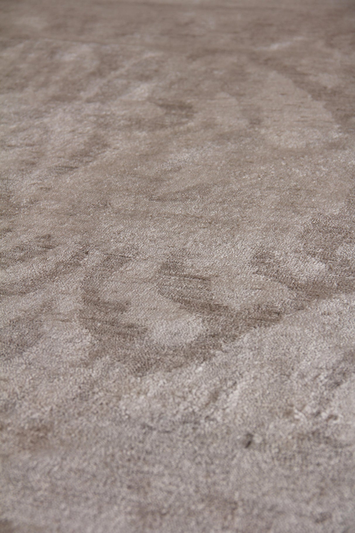 Exquisite Rugs Antique'd Silk hand-knotted Bamboo Silk 5066 Ivory/Silver 9' x 6' Area Rug