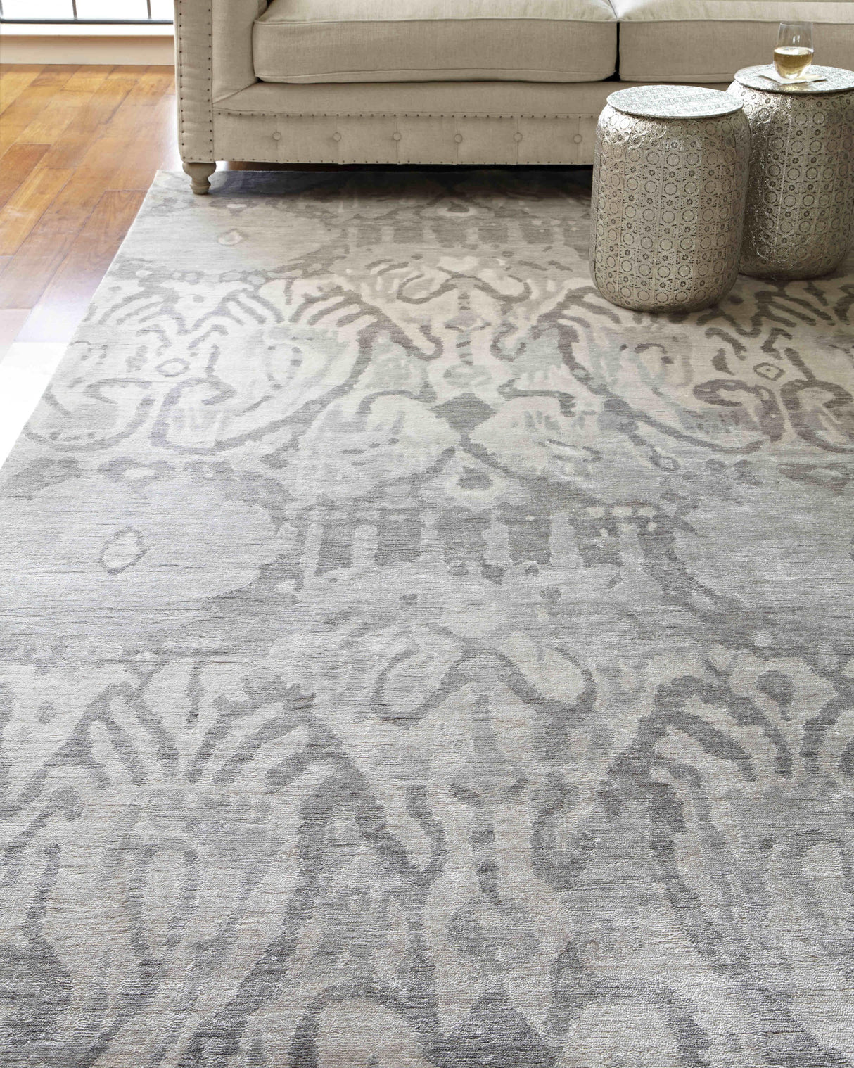 Exquisite Rugs Antique'd Silk hand-knotted Bamboo Silk 5066 Ivory/Silver 9' x 6' Area Rug