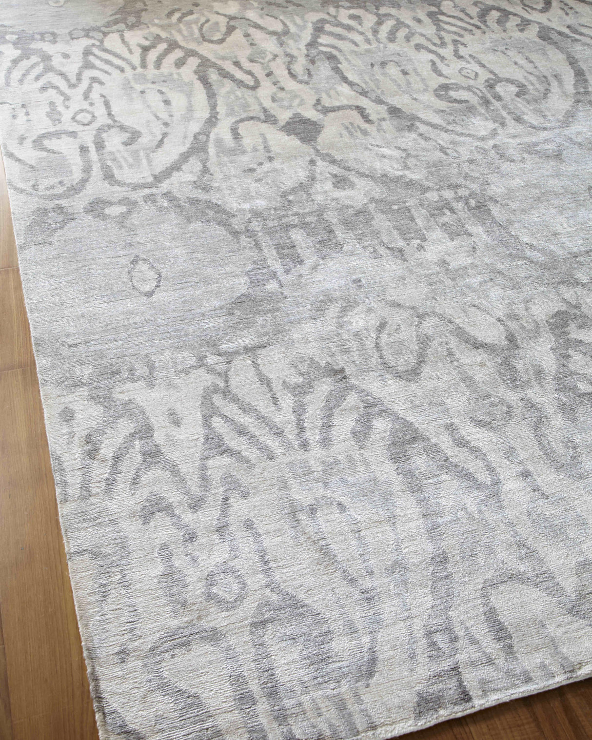 Exquisite Rugs Antique'd Silk hand-knotted Bamboo Silk 5066 Ivory/Silver 9' x 6' Area Rug