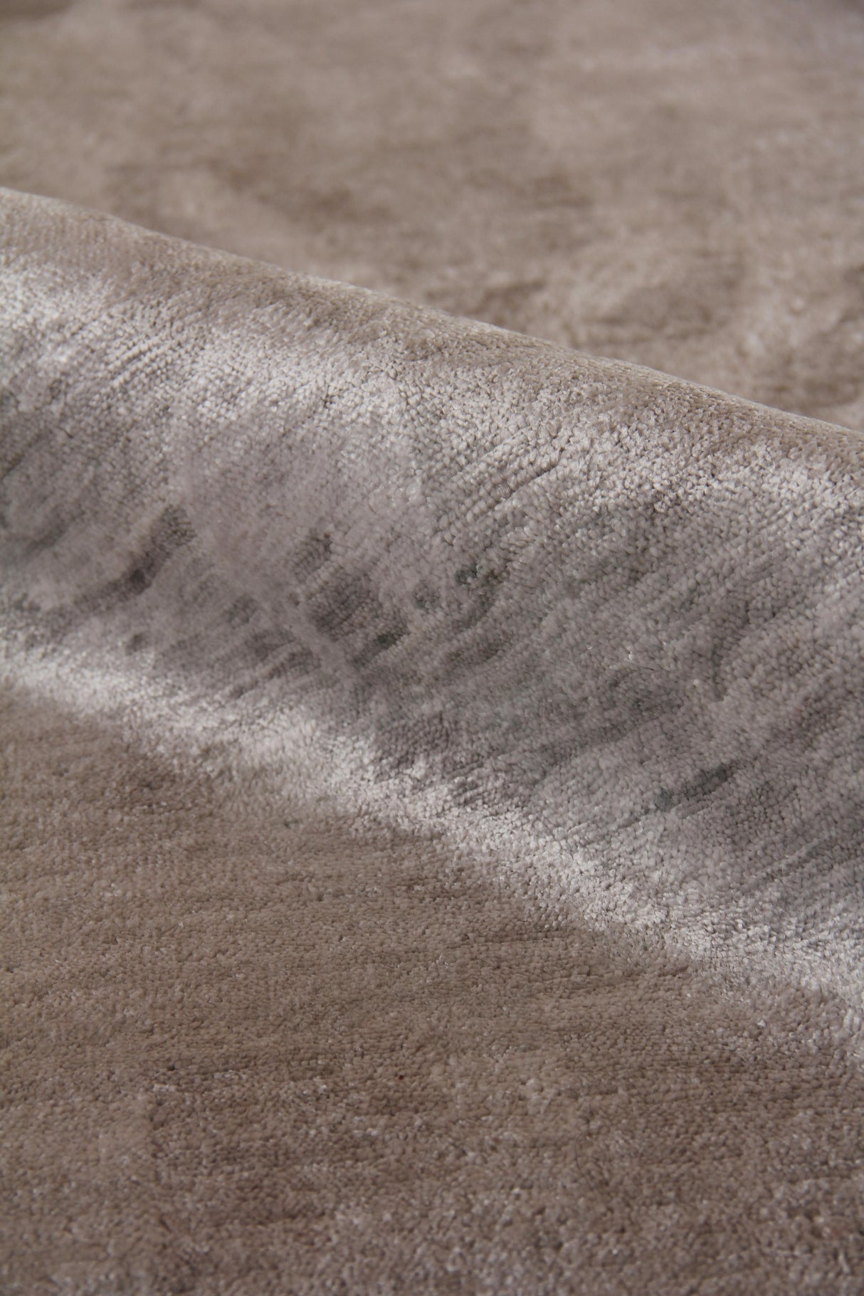 Exquisite Rugs Antique'd Silk hand-knotted Bamboo Silk 5066 Ivory/Silver 10' x 8' Area Rug