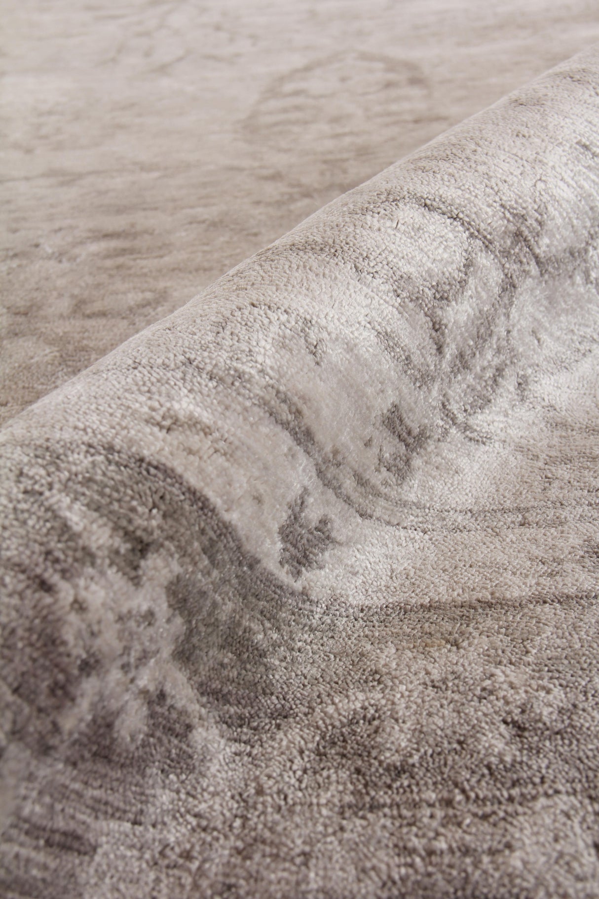 Exquisite Rugs Antique'd Silk hand-knotted Bamboo Silk 5067 Ivory/Silver 14' x 10' Area Rug