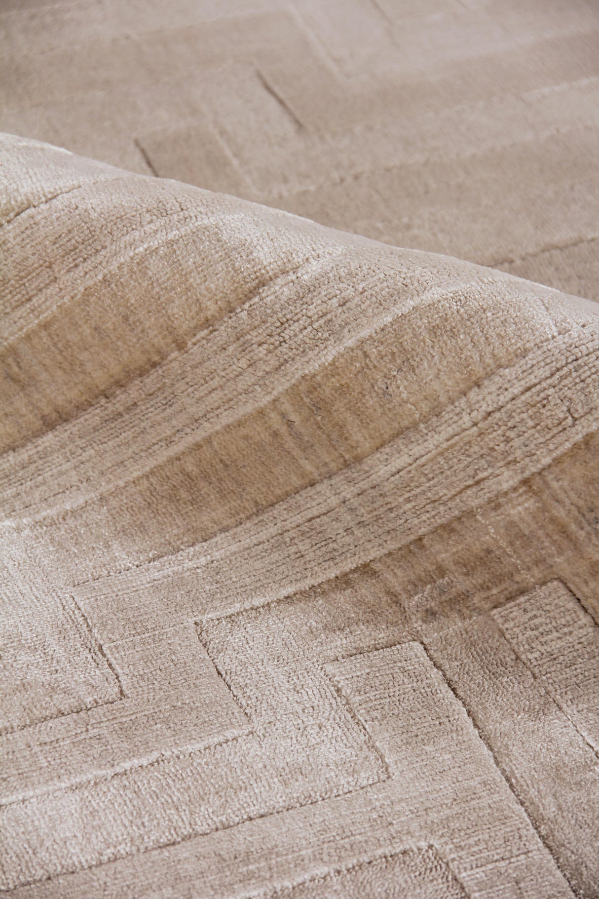 Exquisite Rugs Smooch Geo handloomed Bamboo Silk 5075 Beige 10' x 8' Area Rug