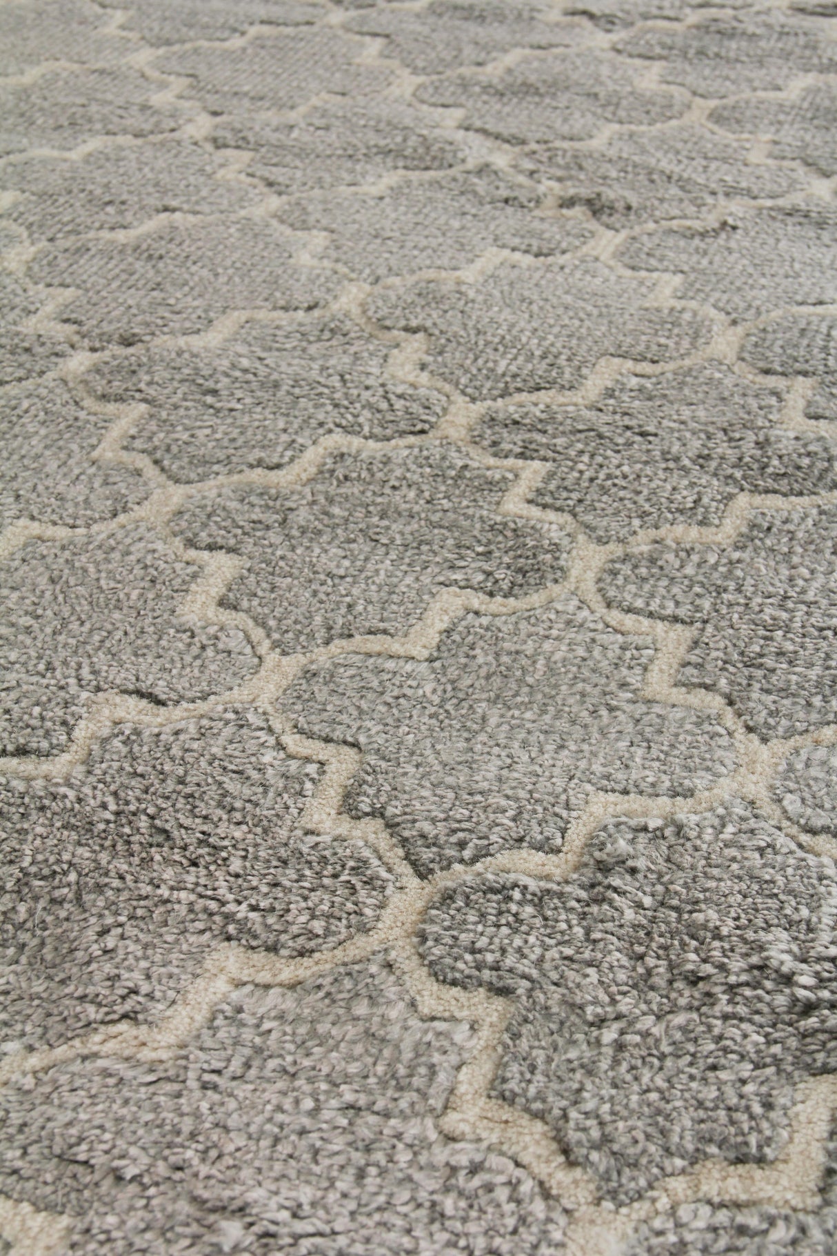 Exquisite Rugs Lux Look hand-knotted Bamboo Silk 5189 Silver 12' x 9' Area Rug