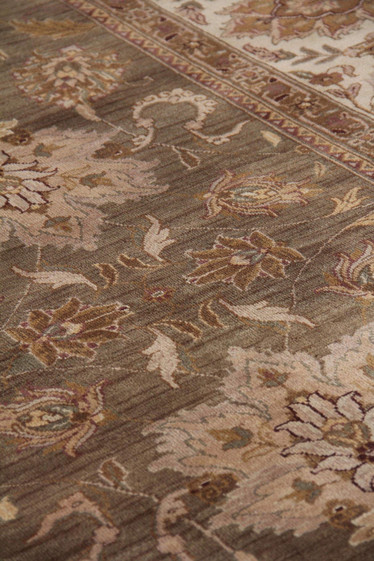 Exquisite Rugs Intricate Agra hand-knotted New Zealand Wool 5585 Light Green/Beige 18' x 12' Area Rug