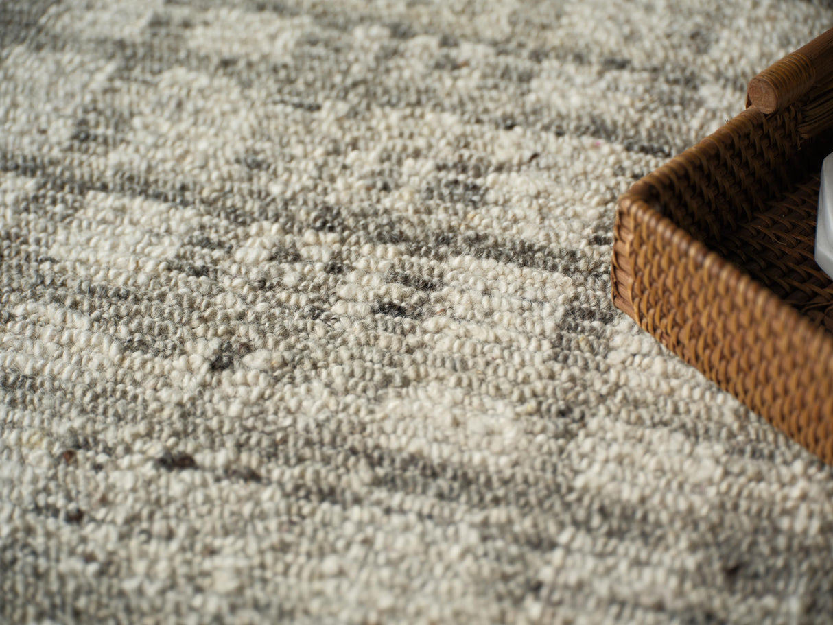 Exquisite Rugs Desi hand-knotted Wool 7463 Light Silver 9' x 6' Area Rug