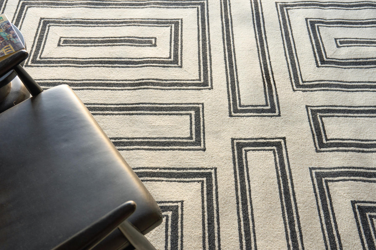 Exquisite Rugs Studio hand-tufted New Zealand Wool 7531 Ivory/Black 15' x 12' Area Rug