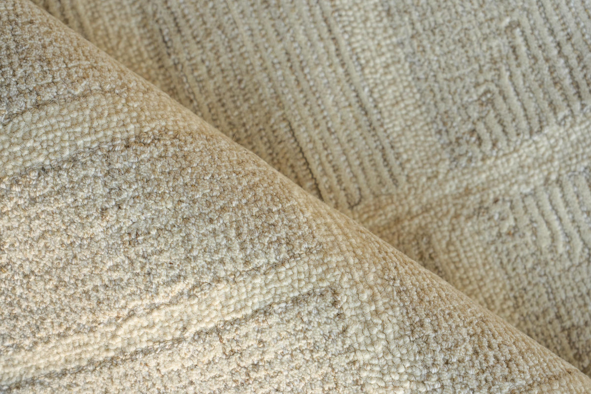Exquisite Rugs Maddox hand-tufted New Zealand Wool 7612 Light Beige/Ivory 18' x 14' Area Rug