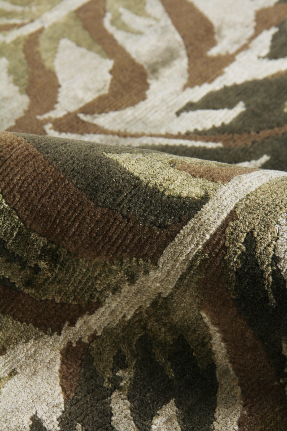 Exquisite Rugs Mosaic hand-knotted Bamboo Silk 8263 Brown/Silk 17' x 10' Area Rug