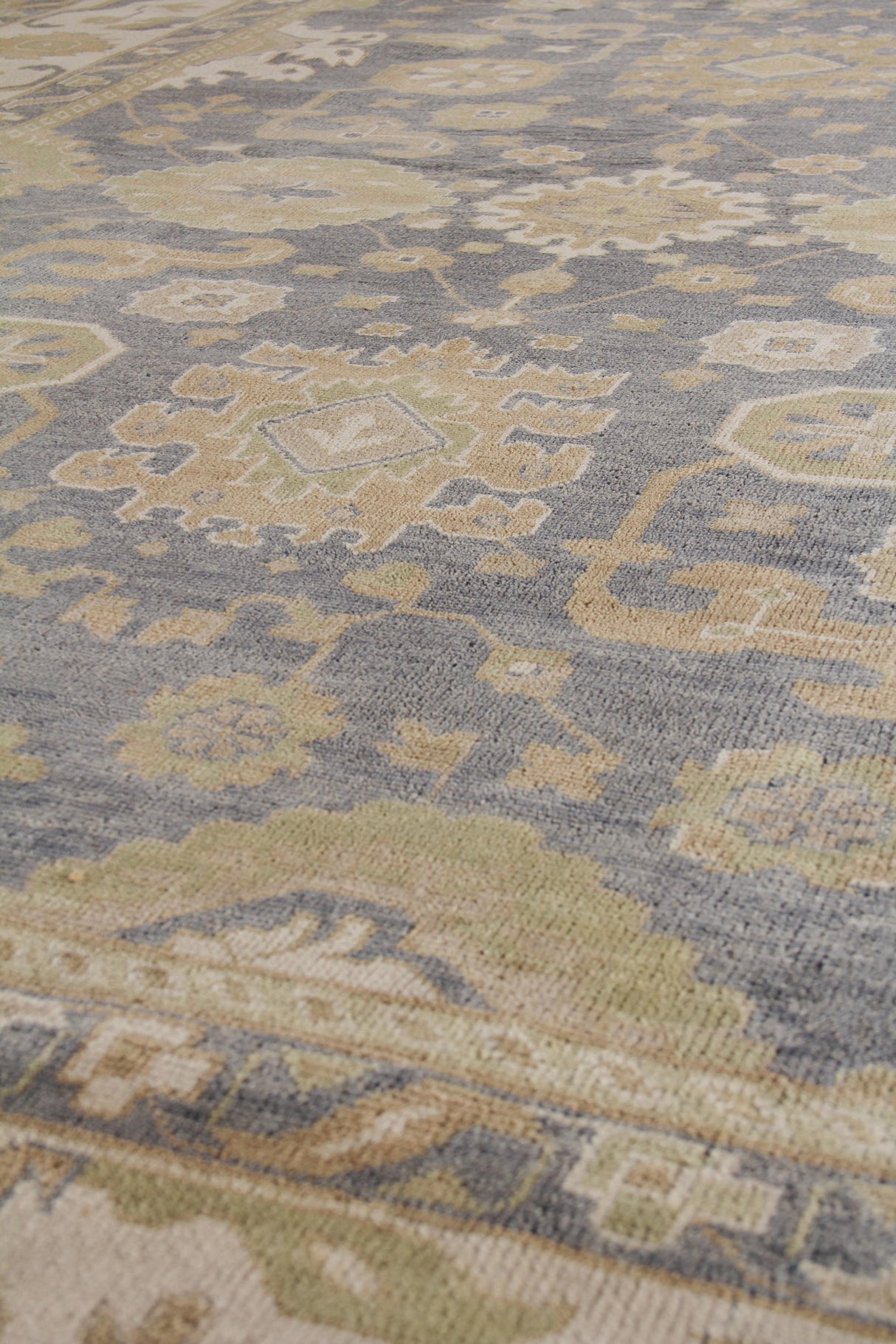 Exquisite Rugs Antique Weave Oushak hand-knotted New Zealand Wool 9936 Ivory/Cobalt 14' x 10' Area Rug