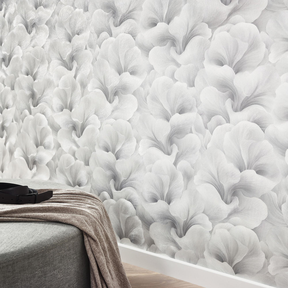 Veer Decor Floral Glow Grey Wallpaper