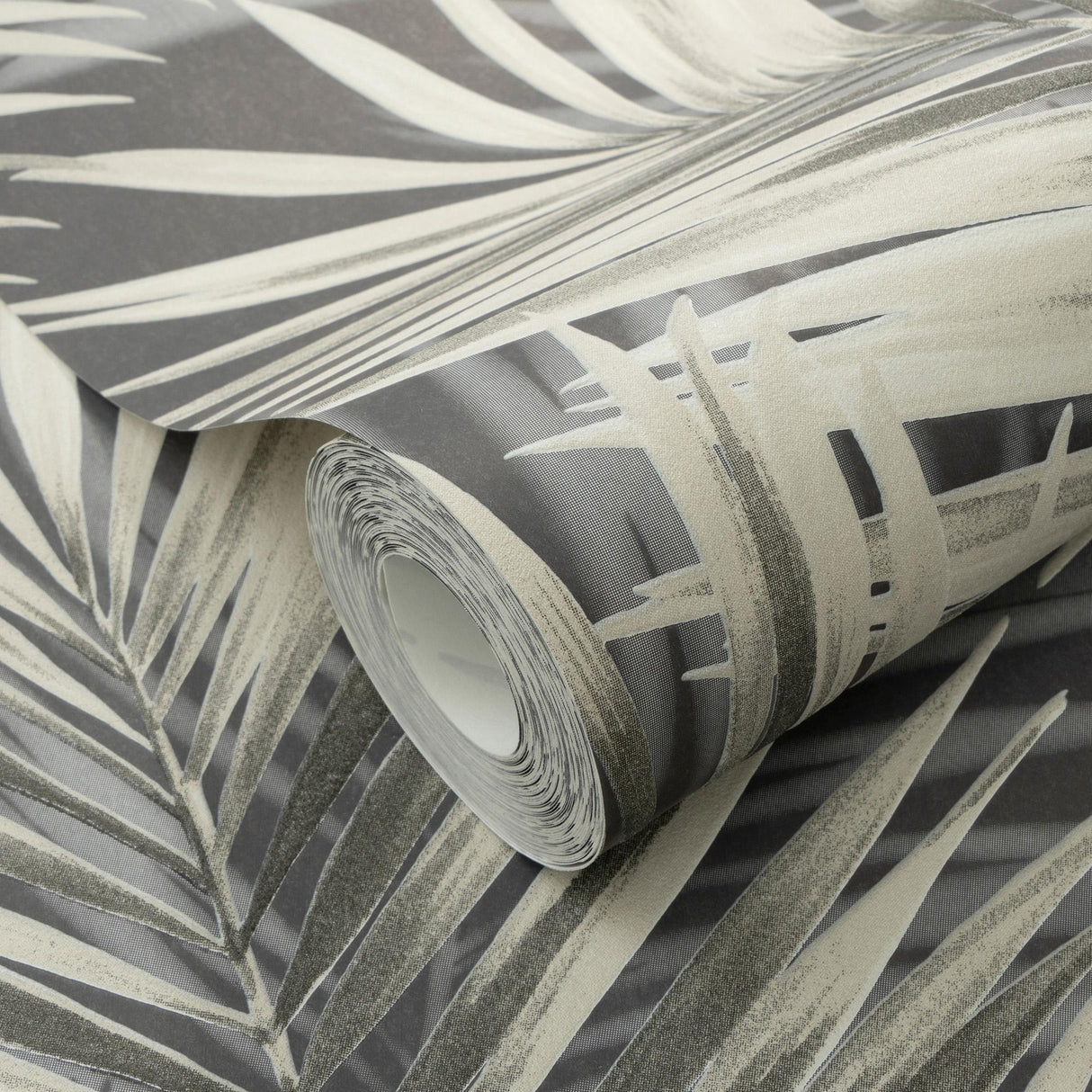Veer Decor Calvado Palm Black Wallpaper
