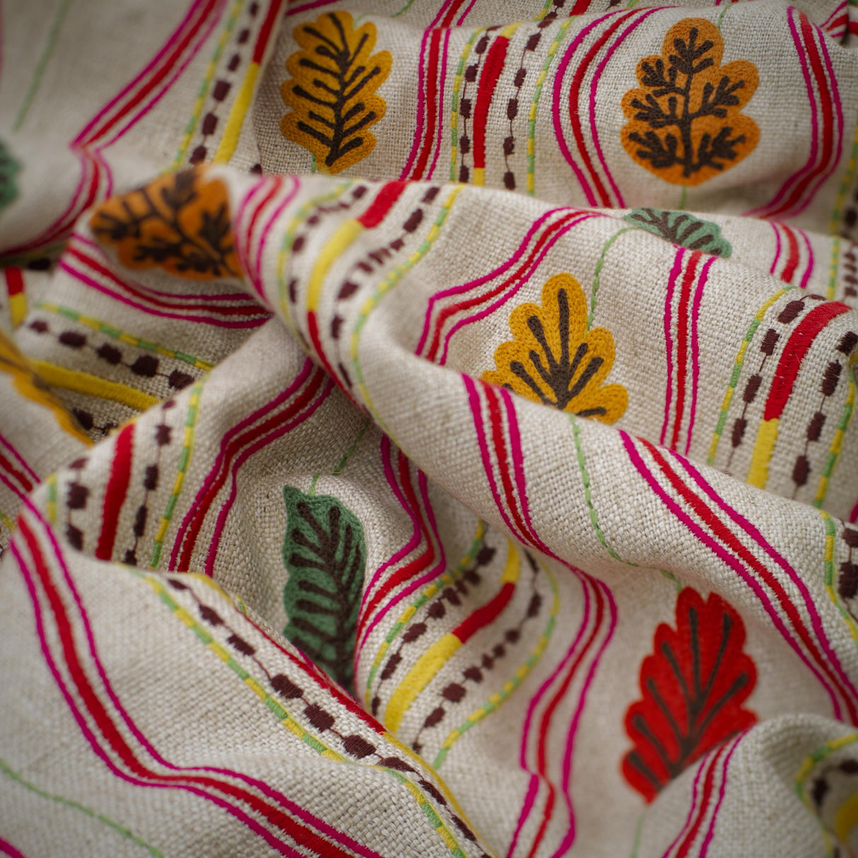 Andrew Martin FALLING LEAVES MULTI Fabric