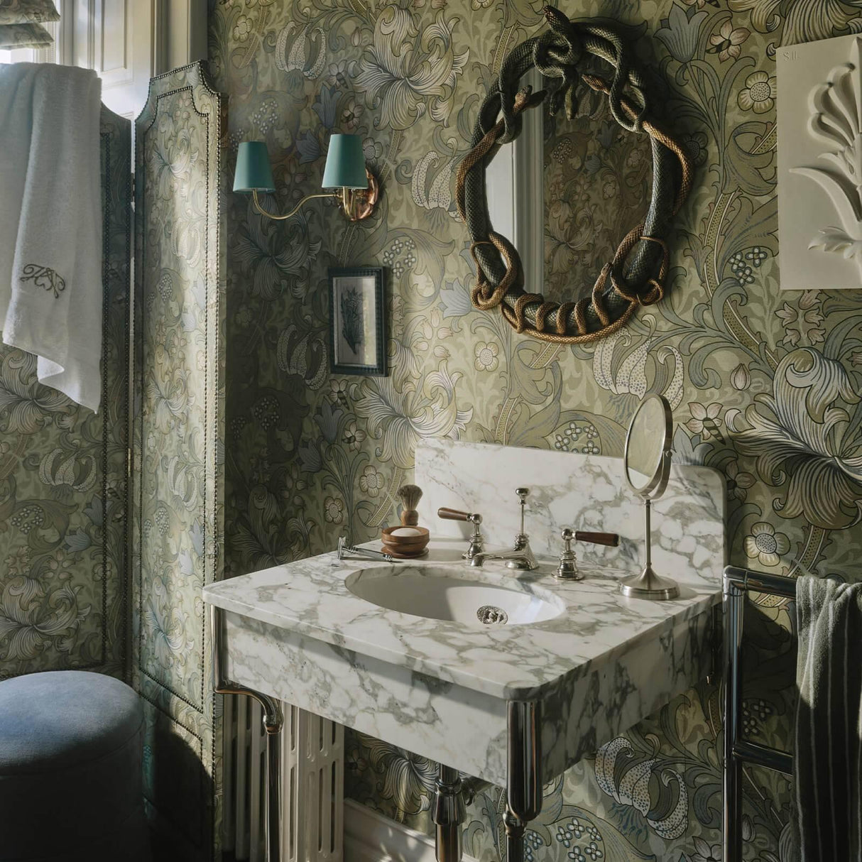 House of Hackney GOLDEN LILY Wallpaper - Apple (9'10" - full height)