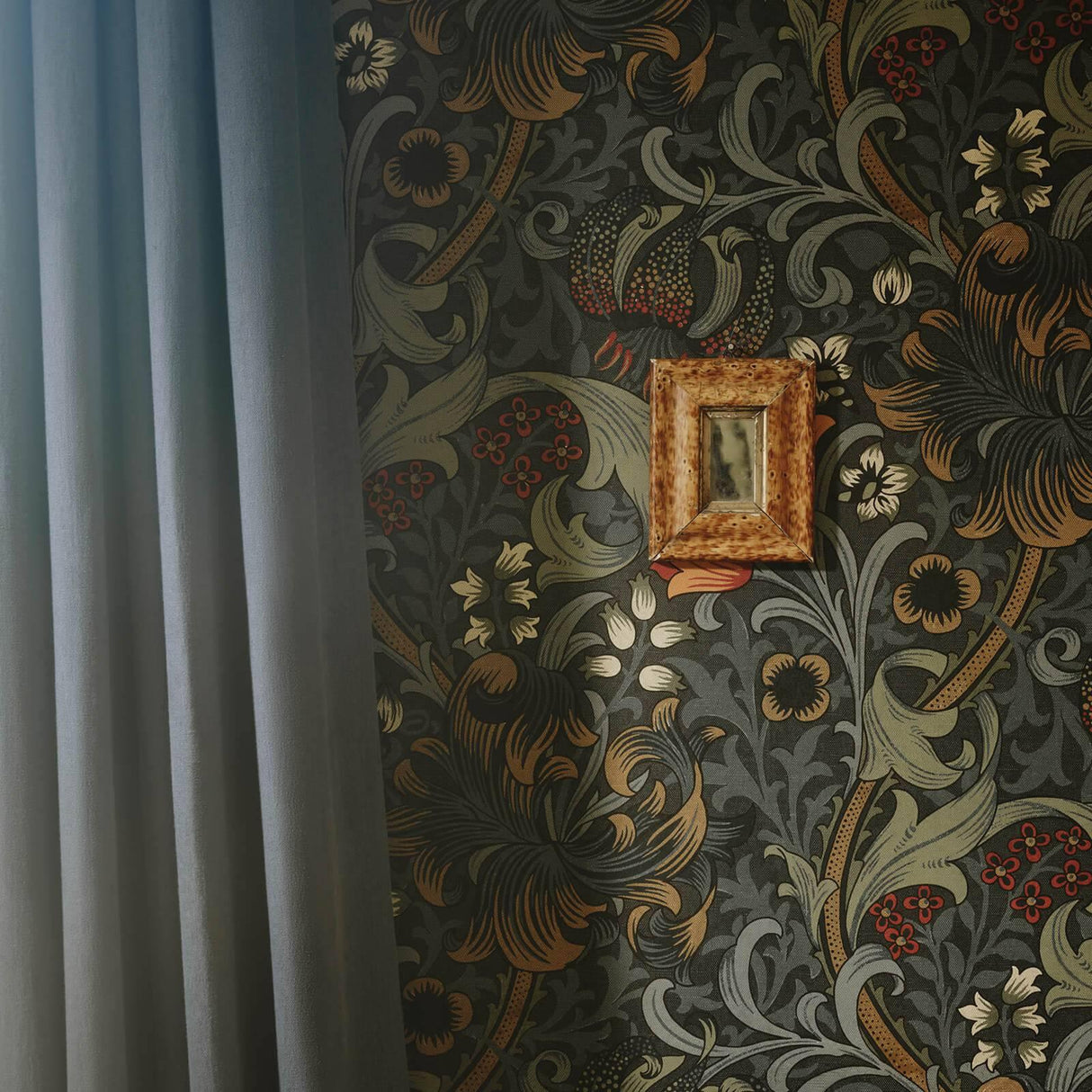House of Hackney GOLDEN LILY Wallpaper - Midnight (9'10" - full height)