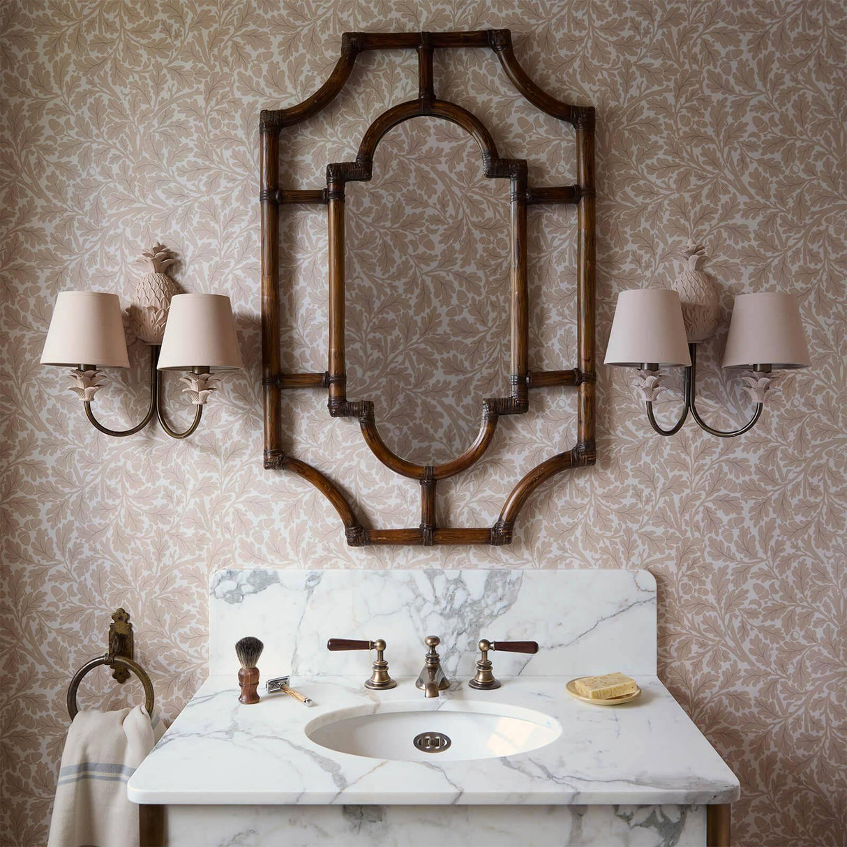 House of Hackney QUERCUS Wallpaper - Astrantia (9'10" - full height)