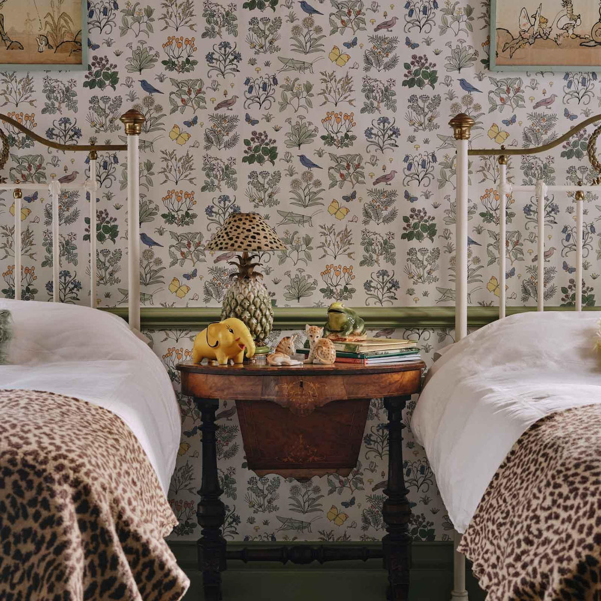 House of Hackney VOYSEY'S GARDEN MAGNA Wallpaper - Off White (9'10" - full height)