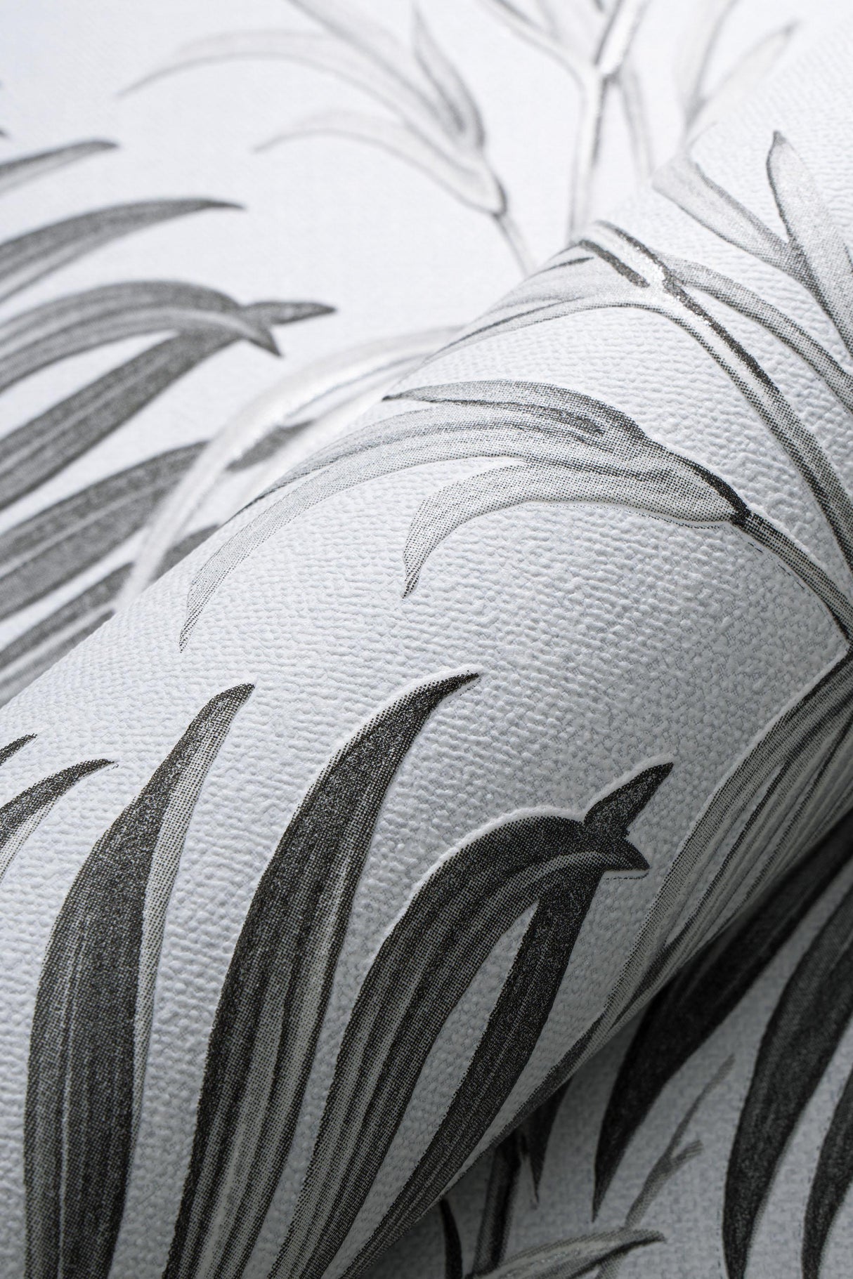 Veer Decor Sculpted Tropical Leaf Black Wallpaper