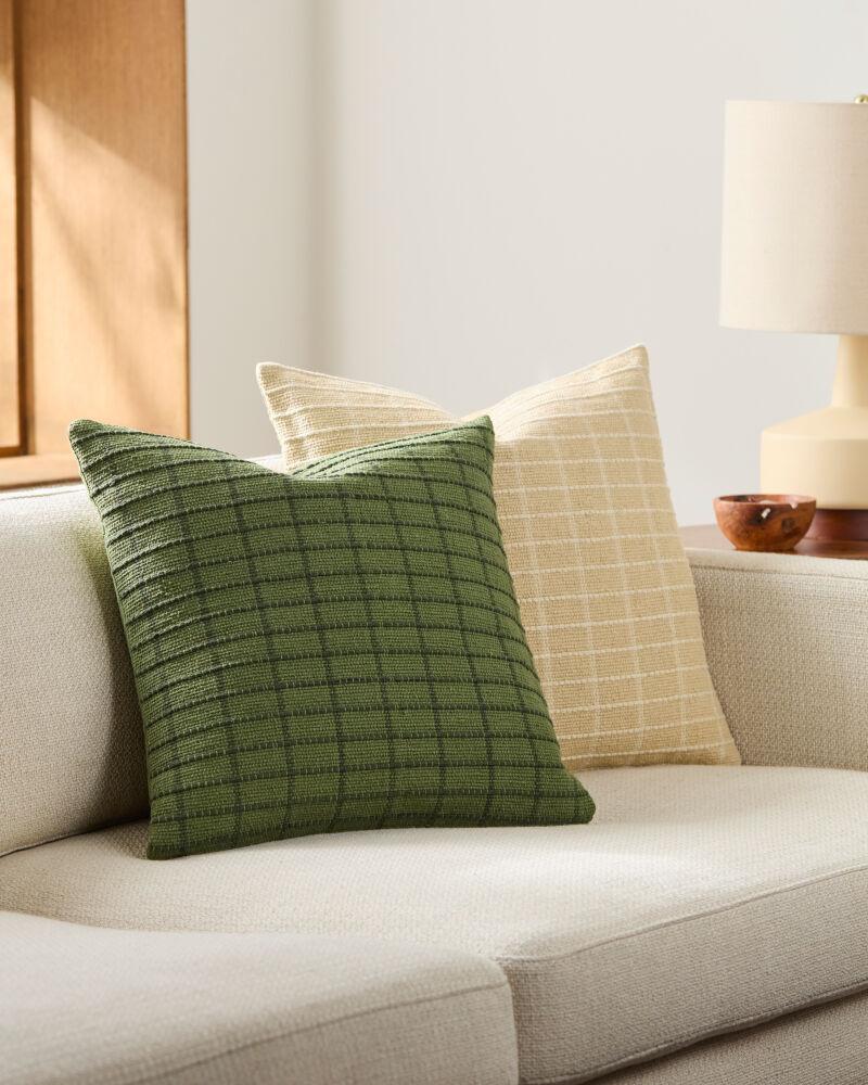 Livabliss Kincaid KNCD-001 22"L x 22"W Pillow