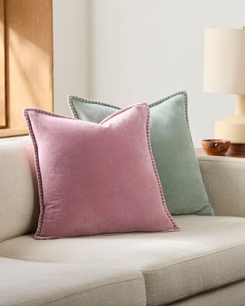 Livabliss Montrose MNTR-004 22"L x 22"W Pillow