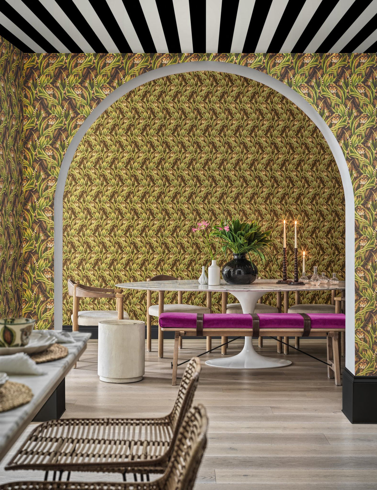 Cole & Son CHEETAH PROWL GRASS Wallpaper