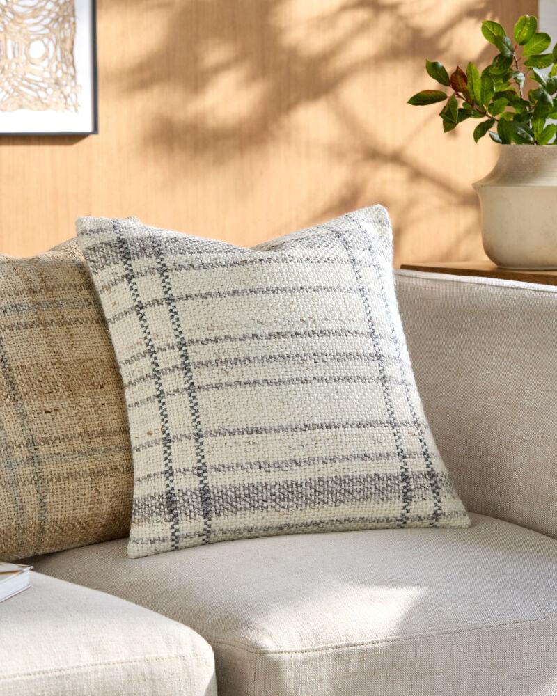 Livabliss Amaya BOAY-005 18"L x 18"W Pillow