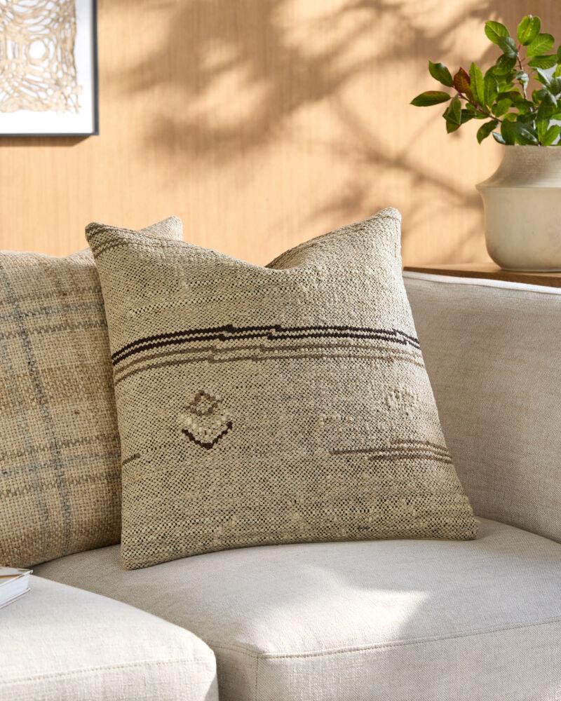 Livabliss Solea BOSE-003 20"L x 20"W Pillow