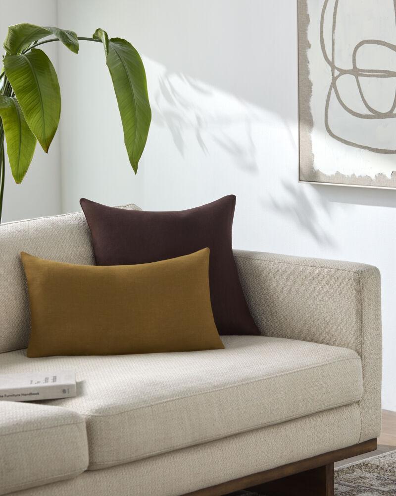 Livabliss Dilip DLI-002 22"L x 22"W Pillow