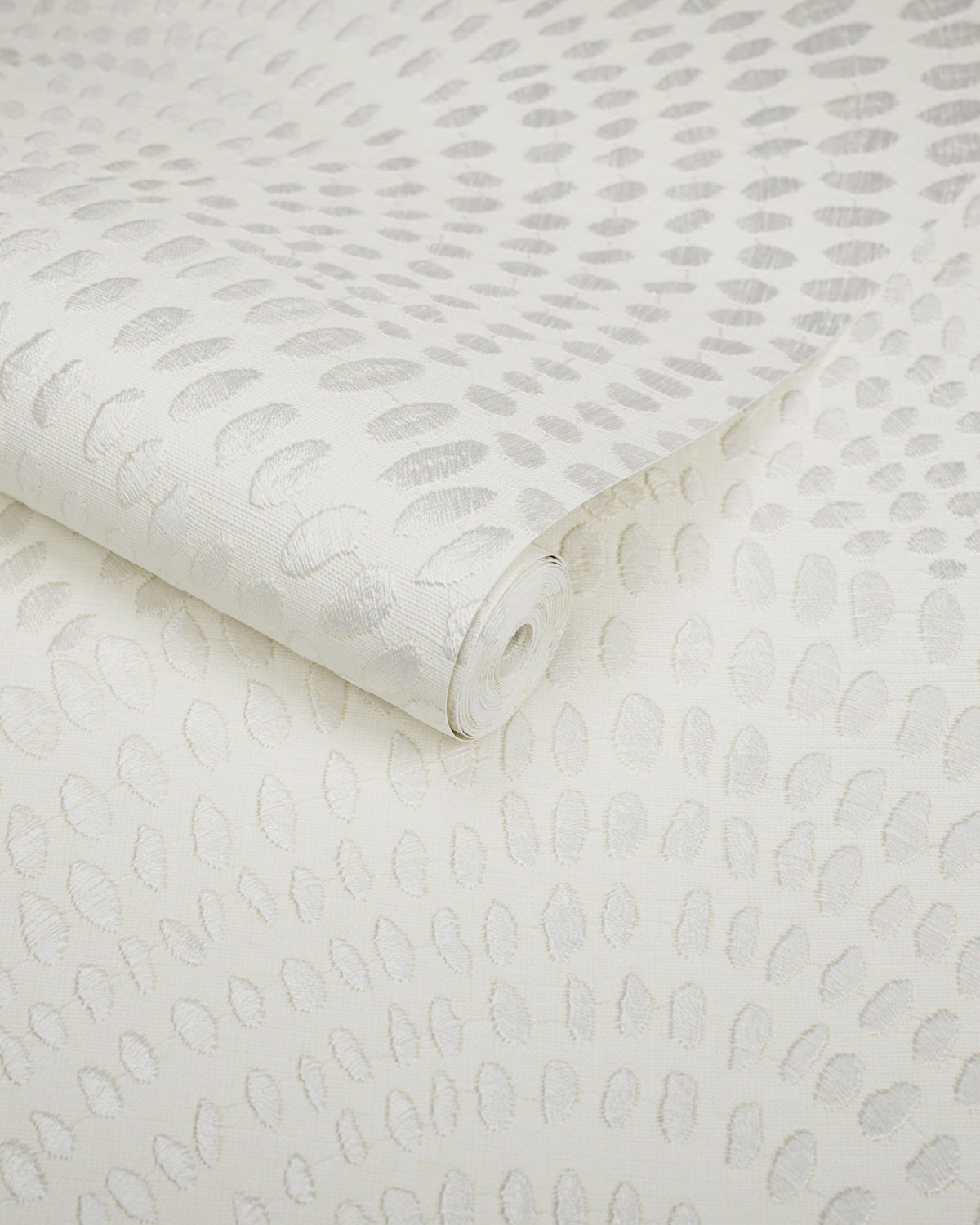 Brunschwig & Fils GRAVIER EMB WC IVORY Wallpaper