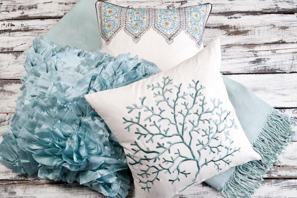 Surya Prom BB-033 22"L x 22"W Pillow Cover