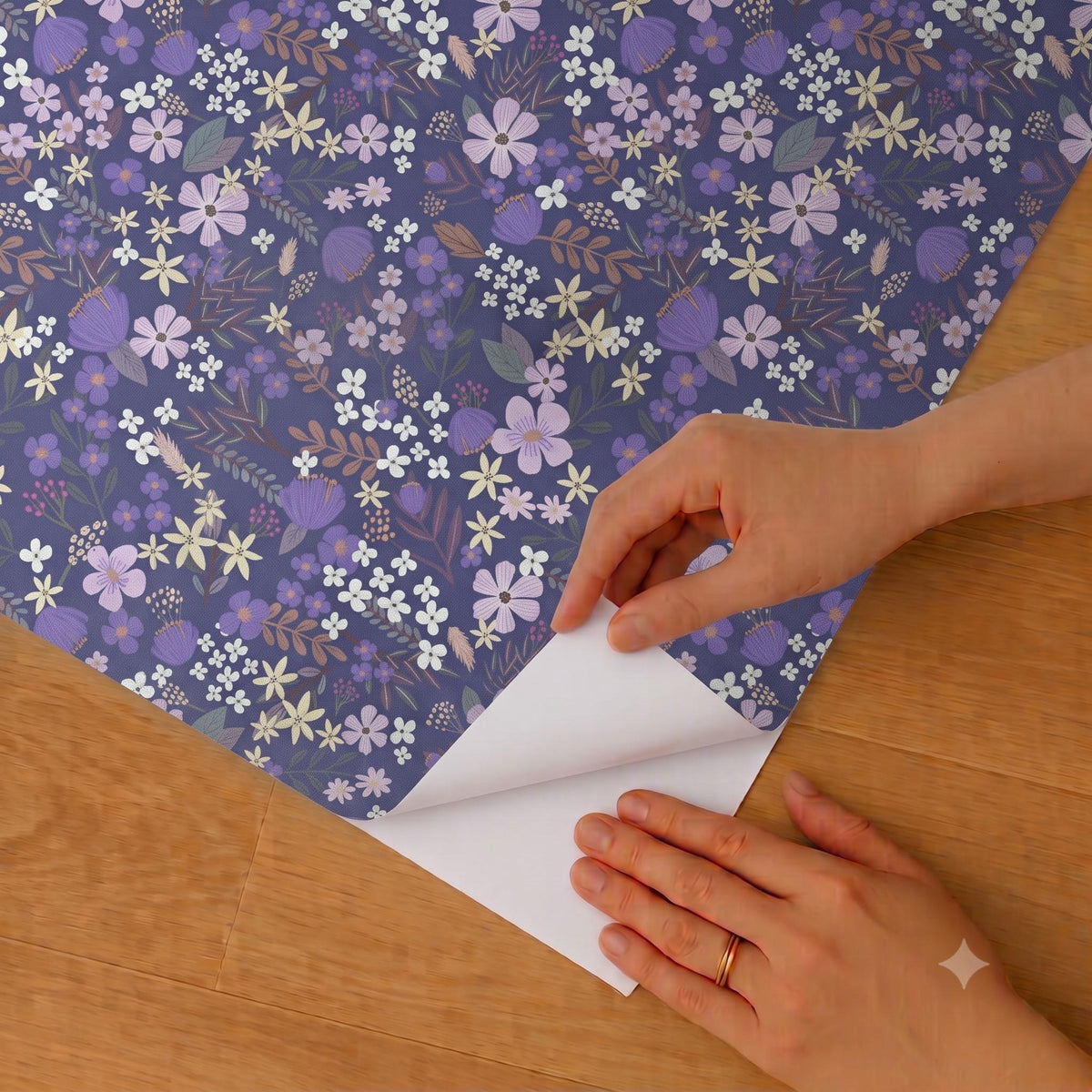 Veer Decor Margarida Floral Purple Peel & Stick Wallpaper