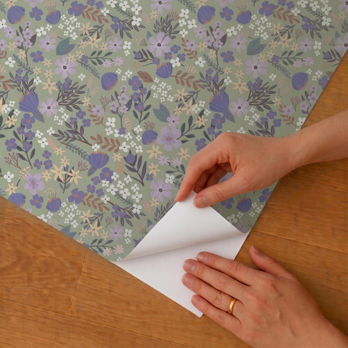 Veer Decor Margarida Floral Sage Peel & Stick Wallpaper