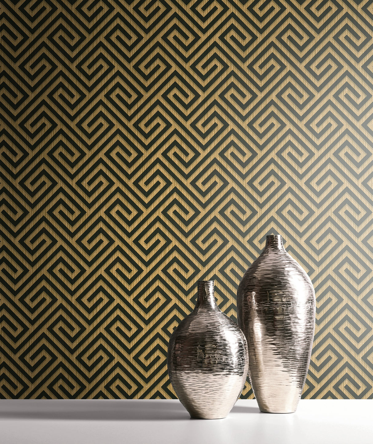 Seabrook Quartz Greek Key Ebony Glitter And Gold Wallpaper