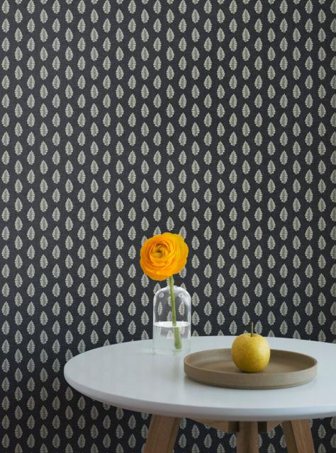 York Wallcoverings Leaf Pendant Black Wallpaper
