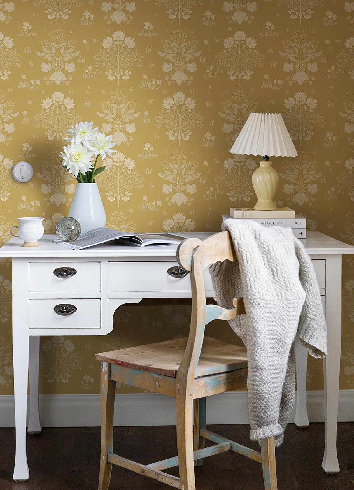 A-Street Prints Elda Delicate Daises Gold Wallpaper