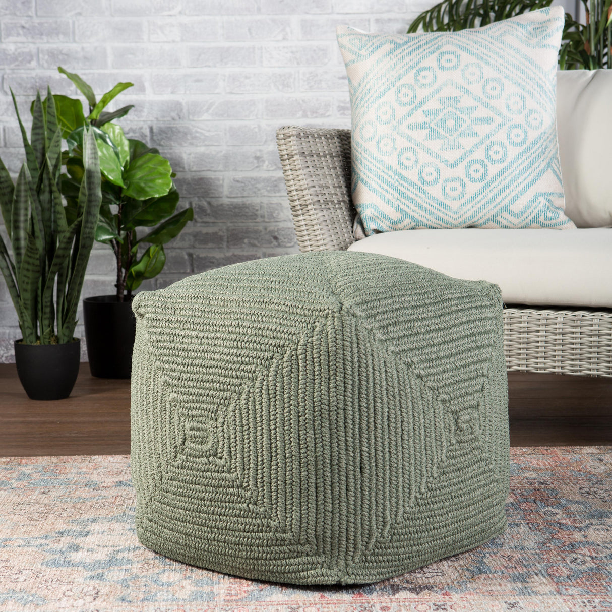 Jaipur Living Bridgehampton Indoor/ Outdoor Solid Green Cube Pouf