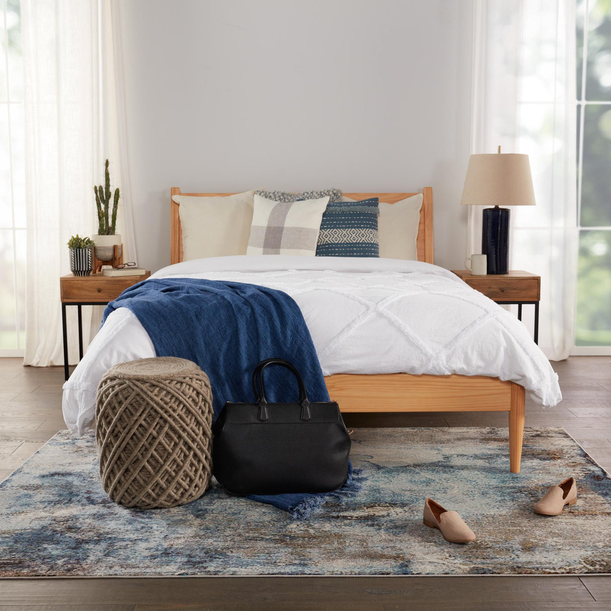 Jaipur Living Lykke Indoor/ Outdoor Solid Gray/ Black Cylinder Pouf