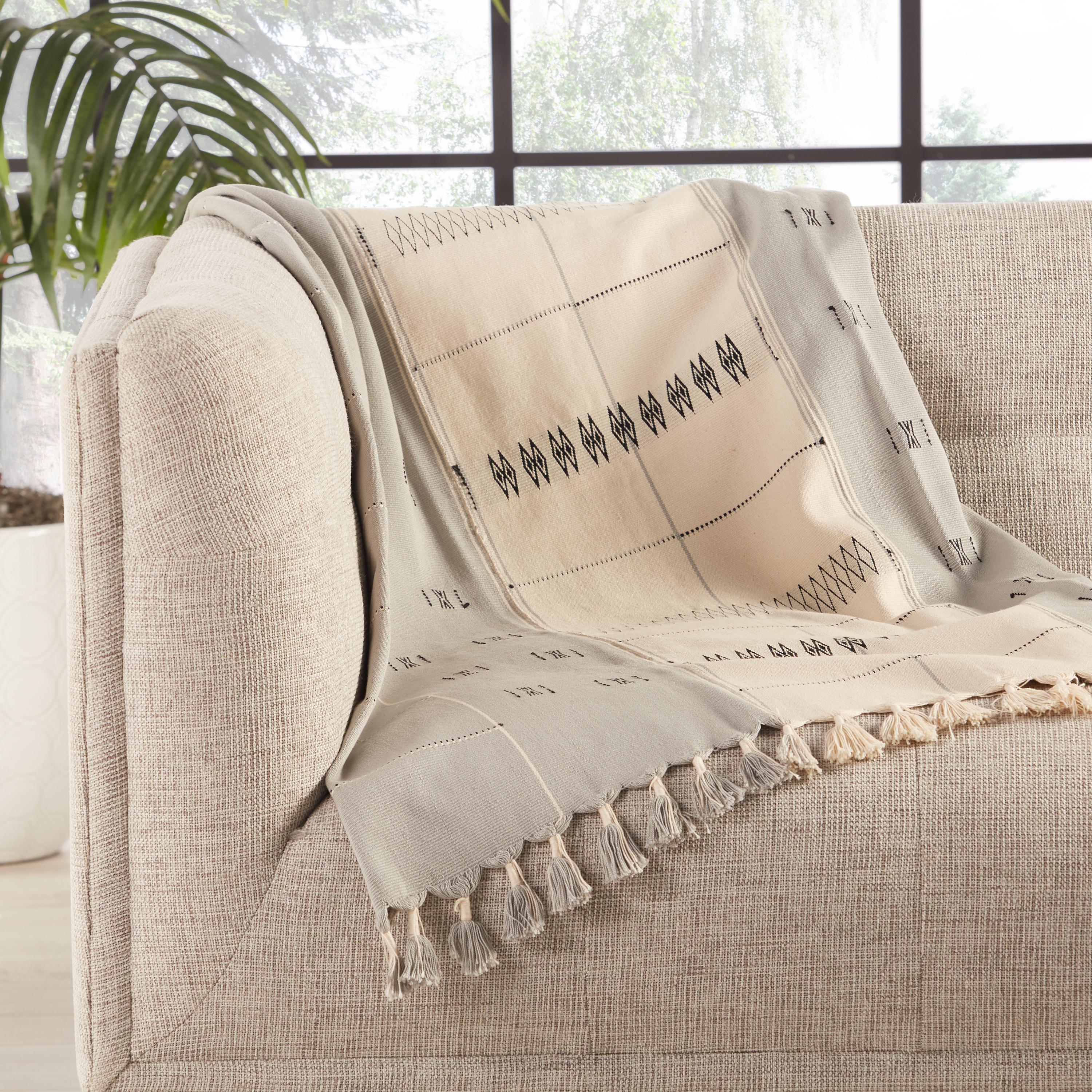 Nagaland Traditional Saramati Throw - Thumbnail 4