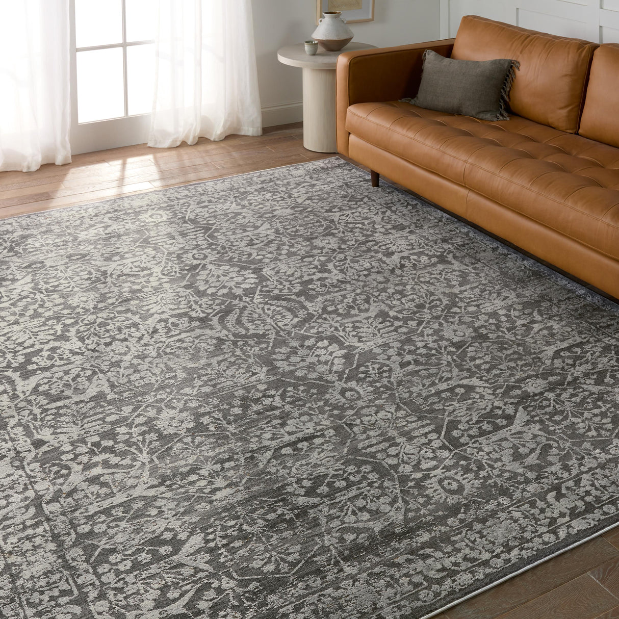 Jaipur Living Elvira Floral Gray/ Cream Area Rug (5'11"X8'11")