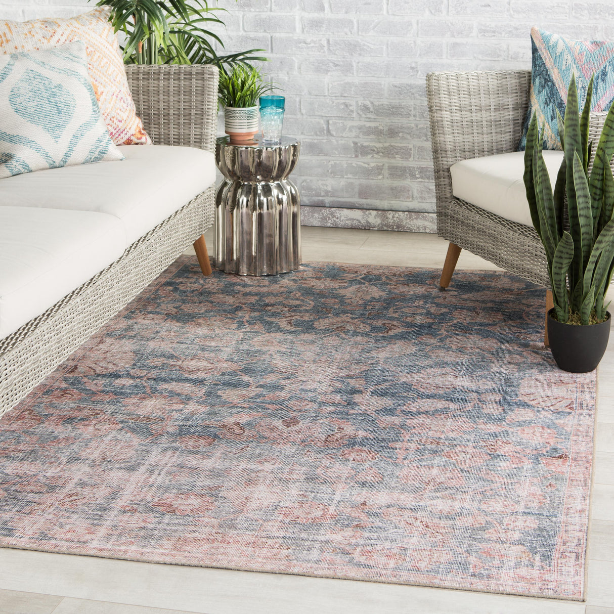 Jaipur Living Bardia Indoor/ Outdoor Oriental Blue/ Light Pink Area Rug (4'X5'6")